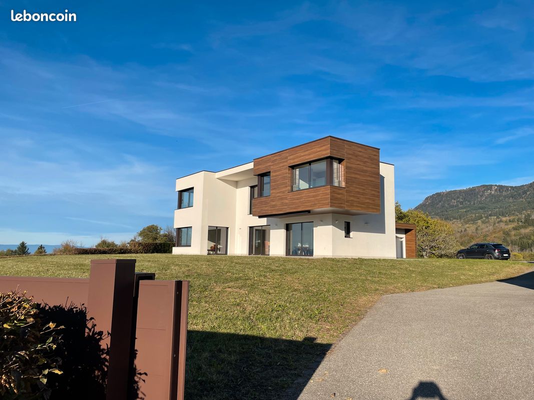 Maison 7 pièces 303 m² · à Cranves-Sales · 303 m² · 1 380 000 €