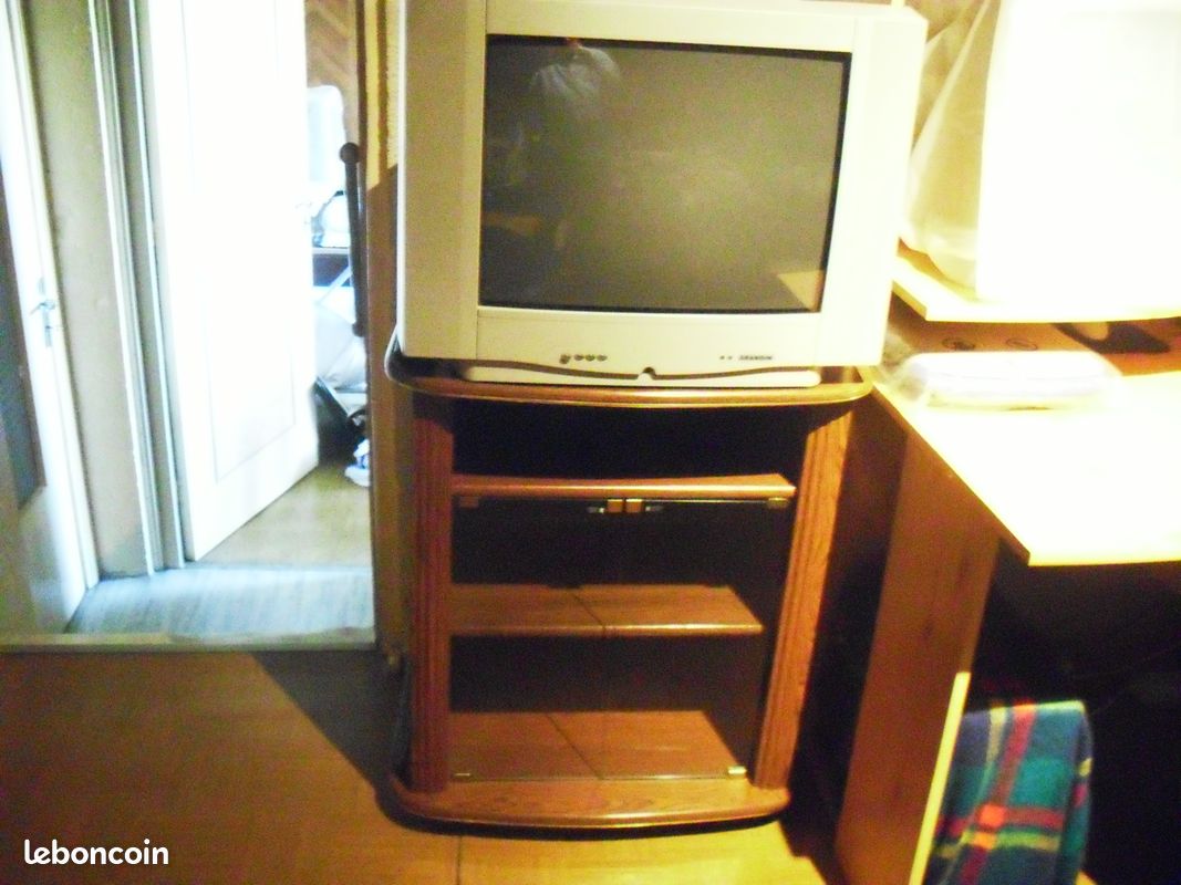Meuble TV en bois neuf avec ou sans la TV faire offre (image 1)