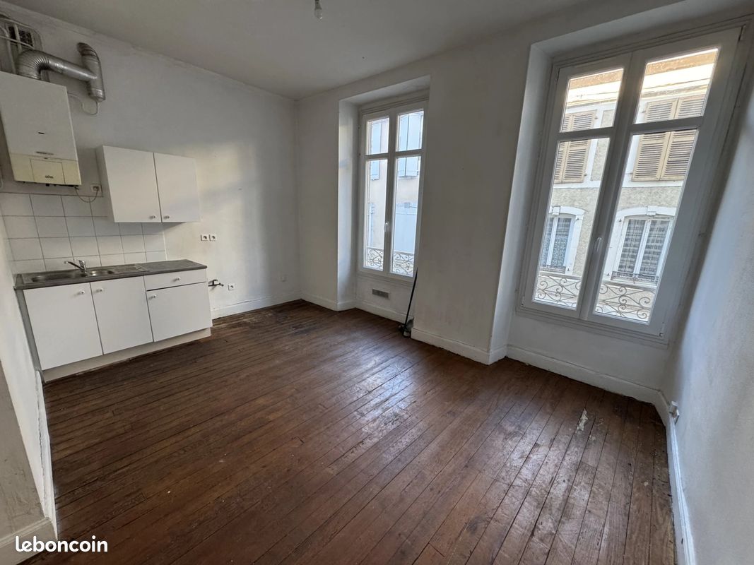Appartement 3 pièces 61 m² · à Nay · 61 m² · 80 000 €