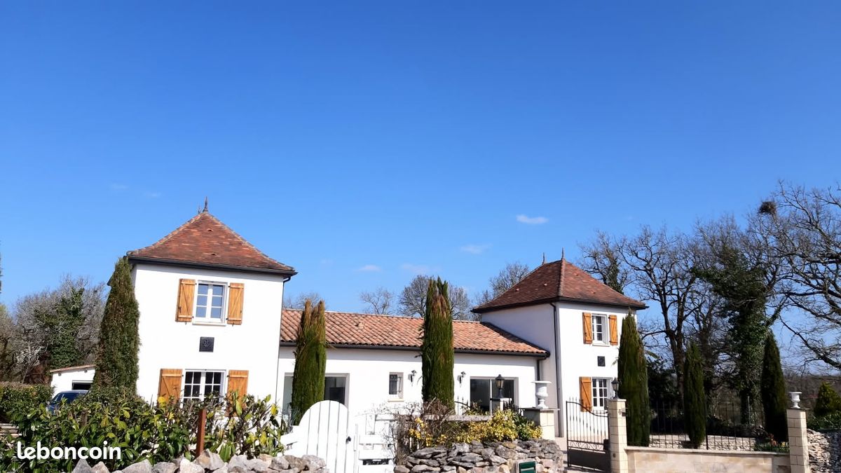 La bâtisse aux 2 tours . Maison de vacances (image 1)