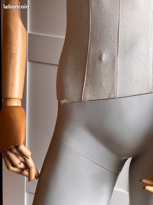 Mannequin avec jambes bras articulés bois / tête / pied / buste en lin écru + perruque - buste couture (image 5)
