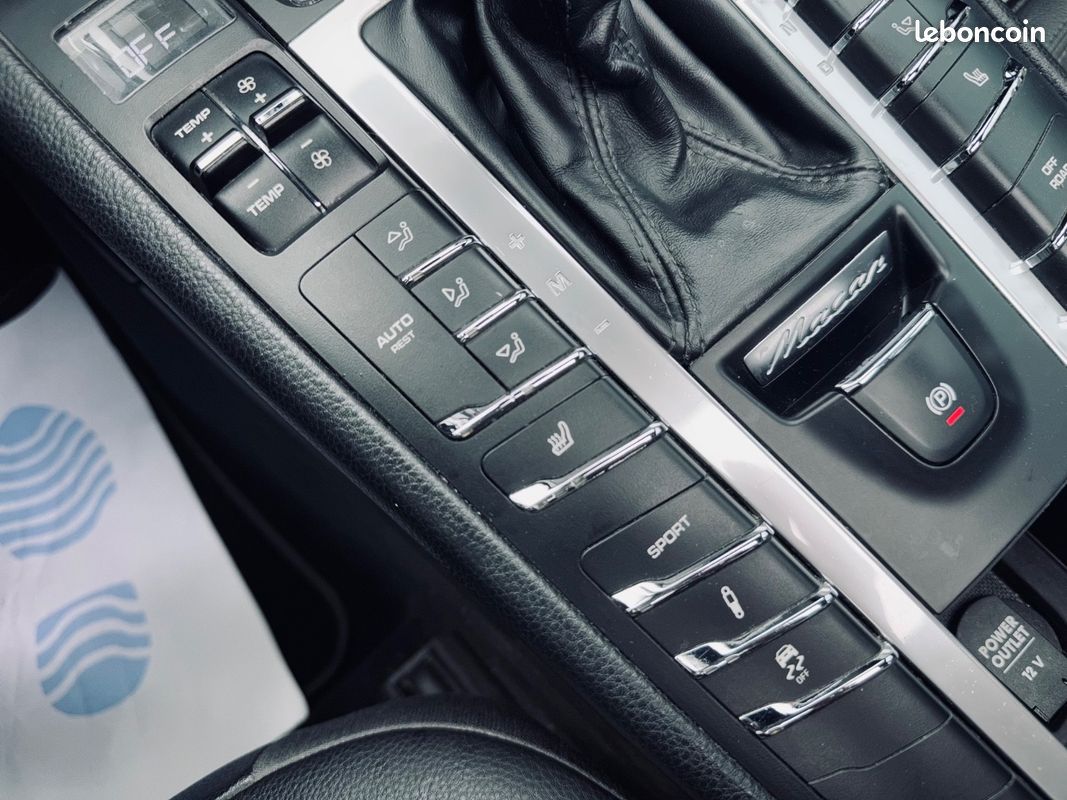 Porsche Macan 2.0L 252CH PDK + TOIT OUVRANT + SUIVI PORSCHE + SIEGES CHAUFFANTS/ELEC + CAMERA DE RECUL + GARANTIE 12 MOIS (image 31)
