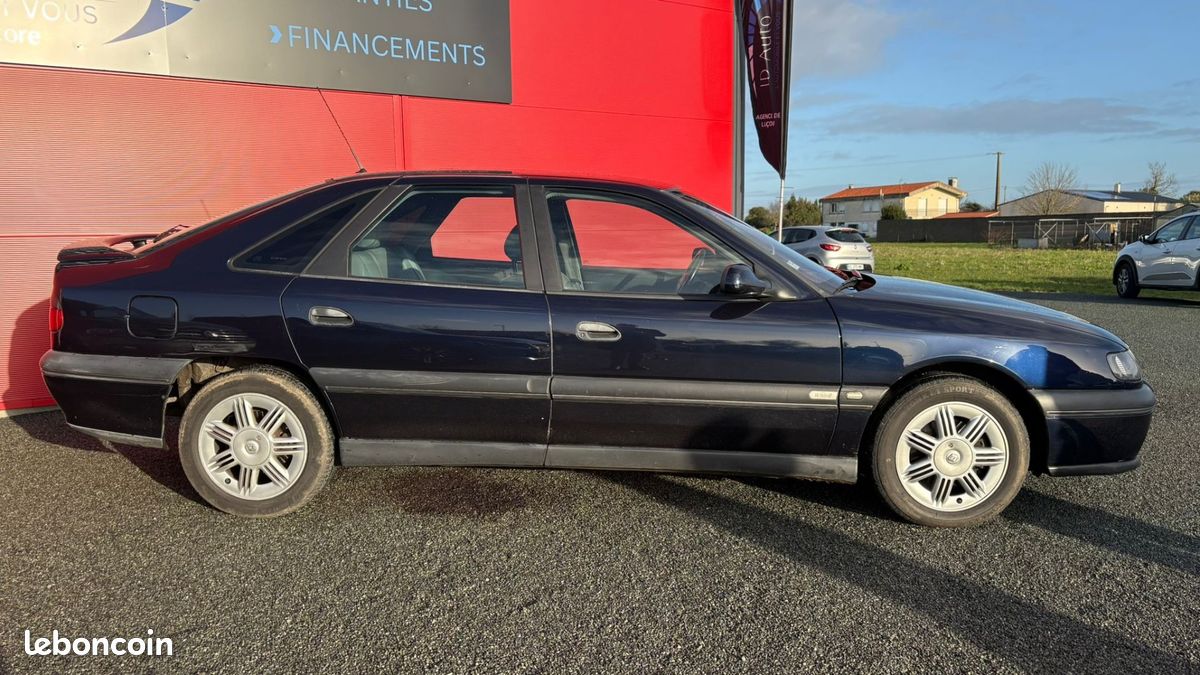 Renault SAFRANE 3.0 V6 24V 190 CV INITIALE PARIS - GARANTIE 12 MOIS (image 4)