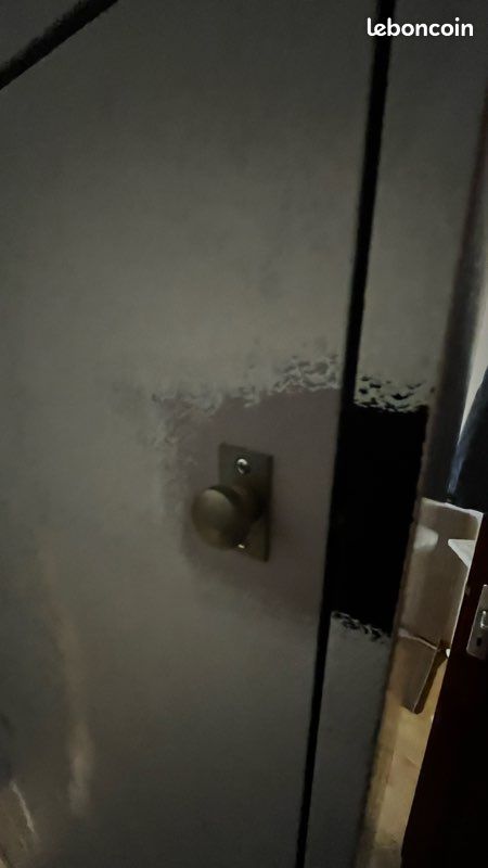 Armoire avec lumière (image 2)