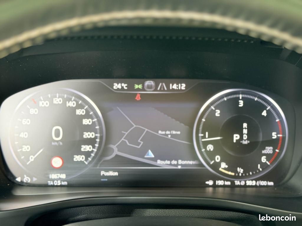 VOLVO XC40 D4 AWD 190 ch Geartronic R-Design- Toit ouvrant- Harman/Kardon- Keyless (image 23)