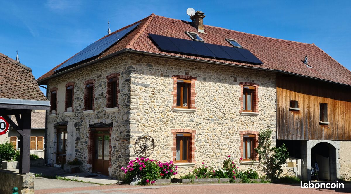 Maison 8 pièces 268 m² · à Merlas · 268 m² · 365 000 €
