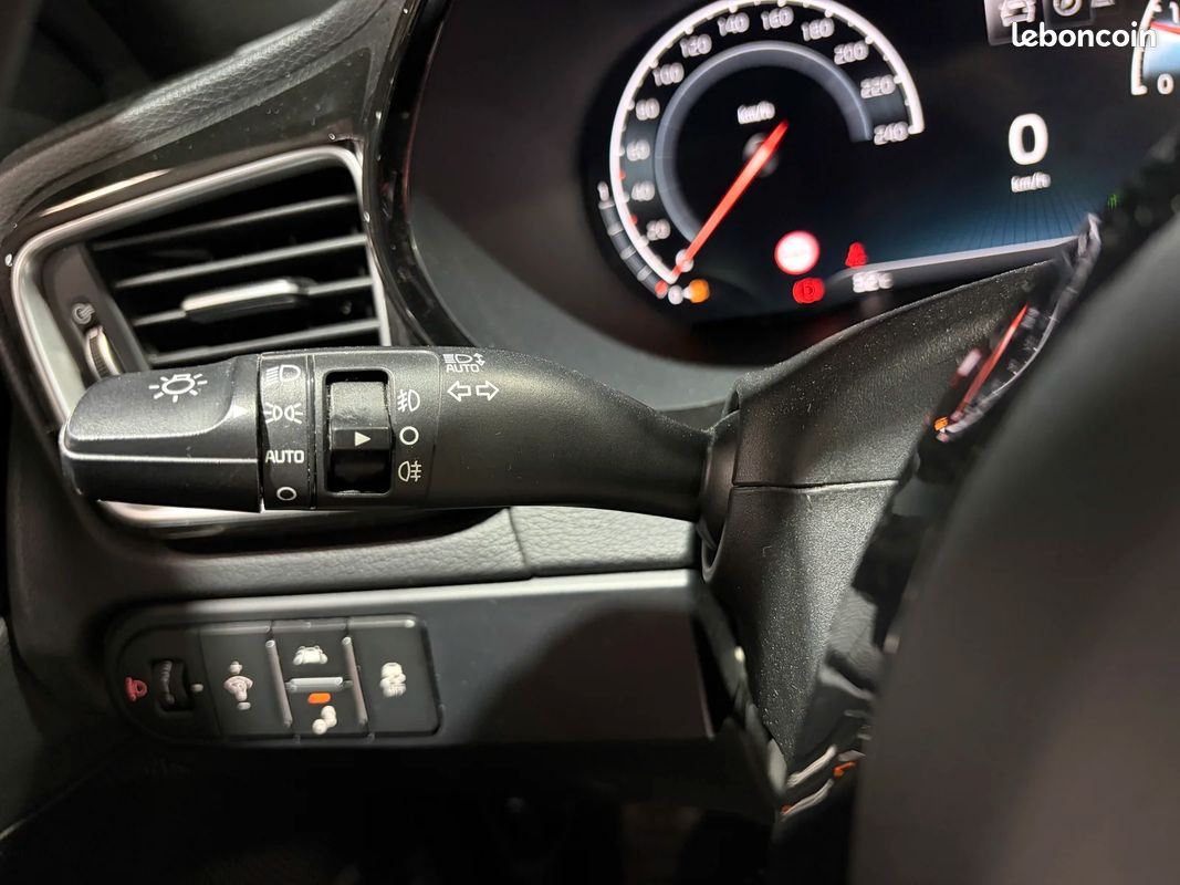 Kia CEED 1.4 140 GT Line Premium FULL ENTRETIEN KIA / TOIT OUVRANT / VOLANT CHAUFFANT (image 13)