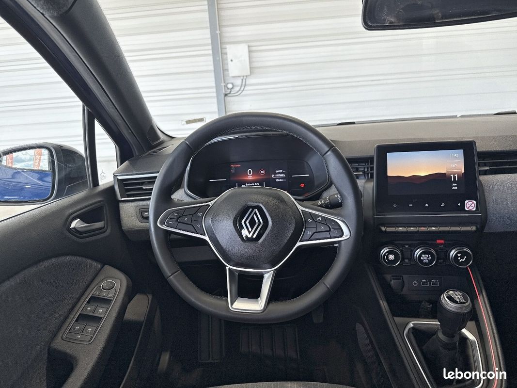 RENAULT Clio TCe 90 Techno (image 11)