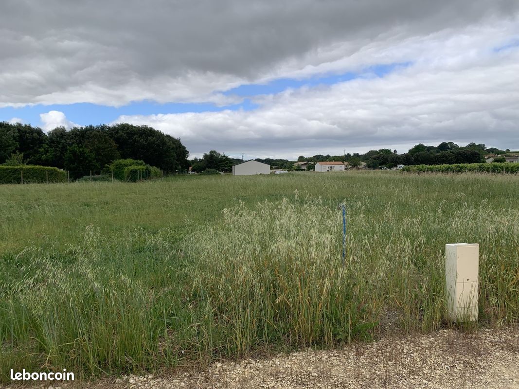 Terrain à bâtir de 905 m2 au prix de 32580 à MARIGNAC (17) · 32 580 €