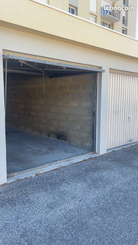 Parking 15 m² · au Pontet · 15 m² · 100 €/mois
