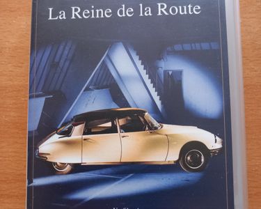 Cassette (dédicacée) – Citroën La DS La Reine de la Route - Collection