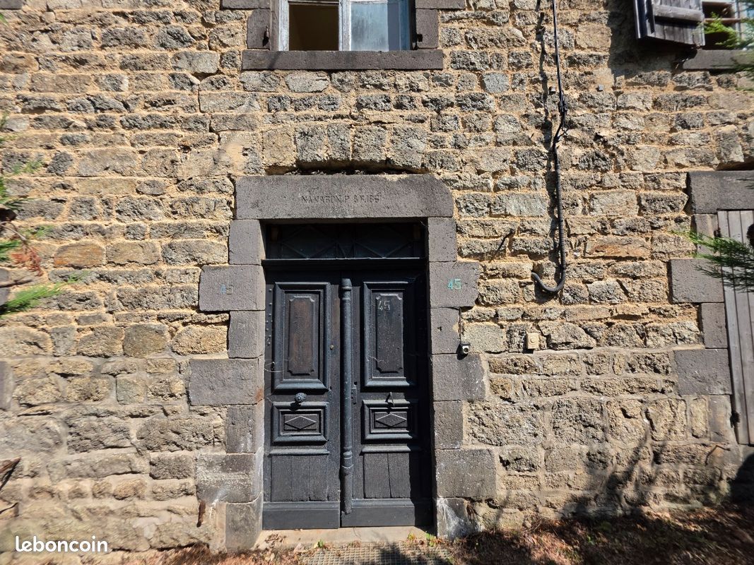 Maison 15 pièces 390 m² · à Thiers · 390 m² · 85 000 €