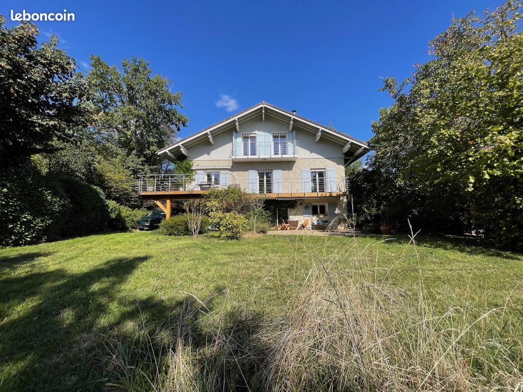Maison 7 pièces 217 m² · à Grilly · 217 m² · 1 390 000 €