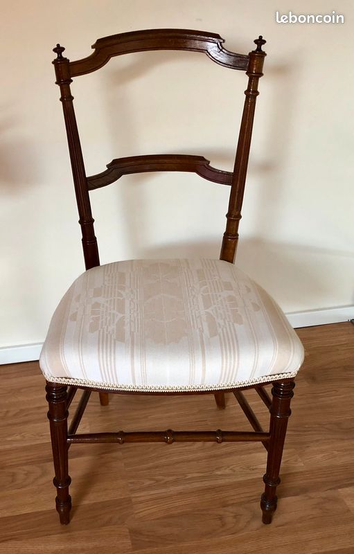 Chaise en bois motifs neige (image 1)