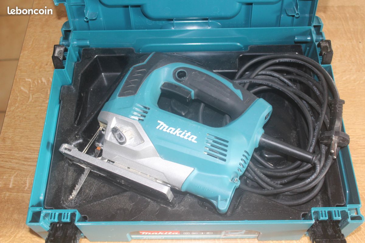 Makita 4327 Scie Sauteuse 450W – Régulateur Electronique 500-3100 CPM, Coupe Précise