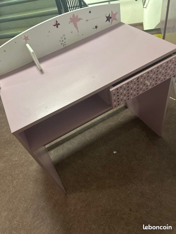 Bureau (image 1)