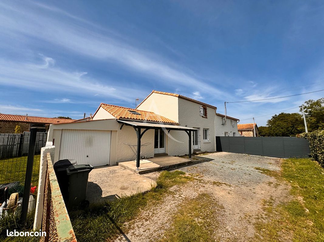 Maison 4 pièces 99 m² · à Aubigny-les Clouzeaux · 99 m² · 870 €