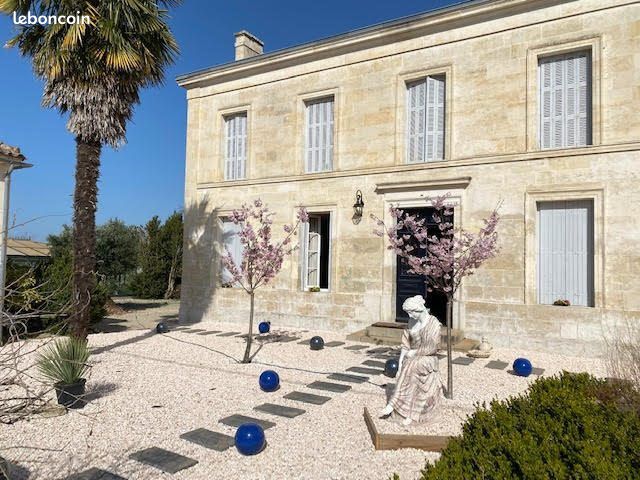 Maison 12 pièces 390 m² · à Marsais · 390 m² · 976 500 €