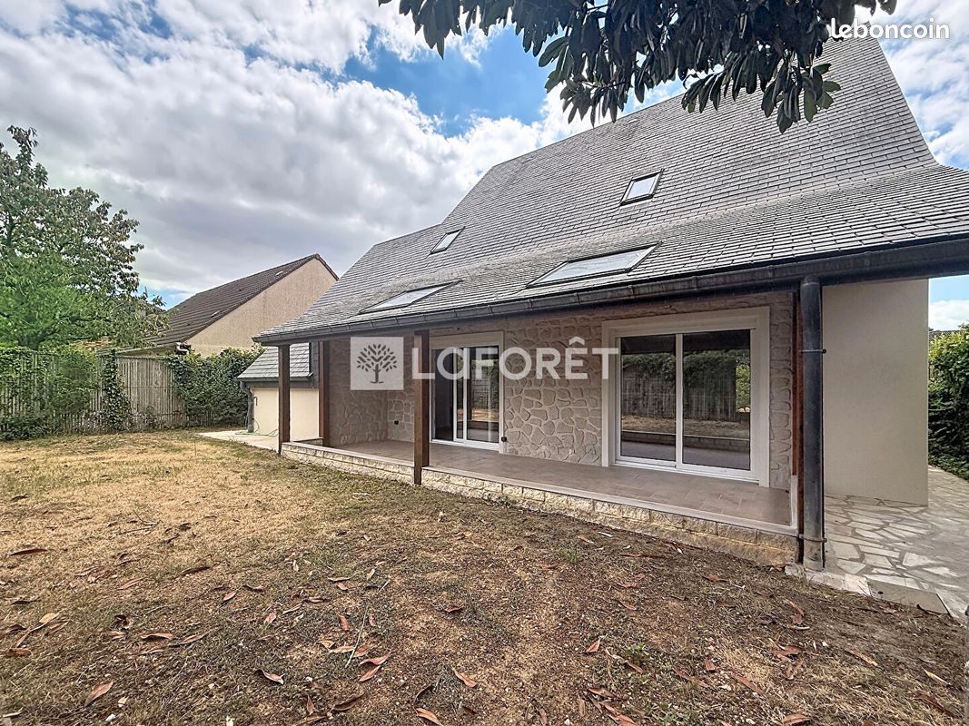 Maison 6 pièces 135 m² · à Nandy · 135 m² · 379 900 €