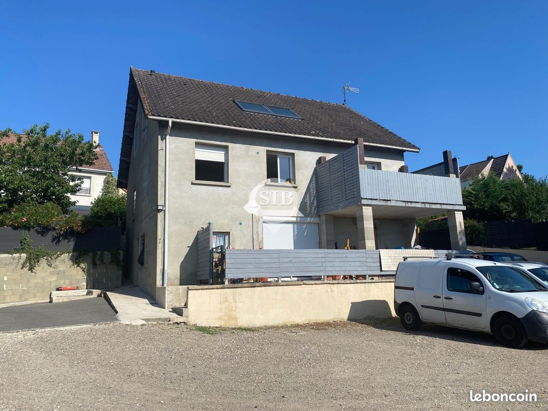 Immeuble 190 m² · à La Ville-du-Bois · 190 m² · 545 000 €
