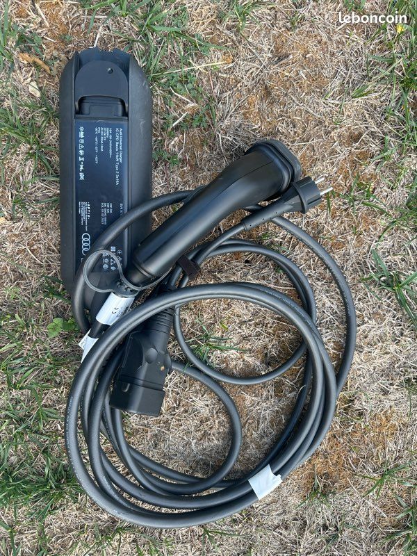 Câble de recharge Audi E-tron 11 kW 3x16A prise domestique (image 1)
