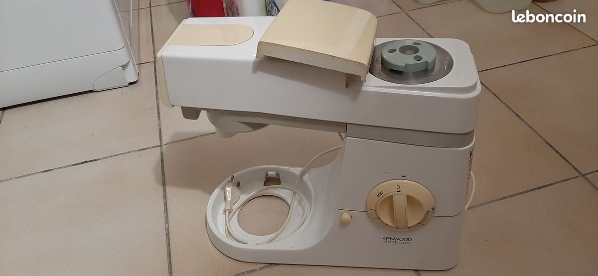 Robot Kenwood Chef et accessoires (image 1)