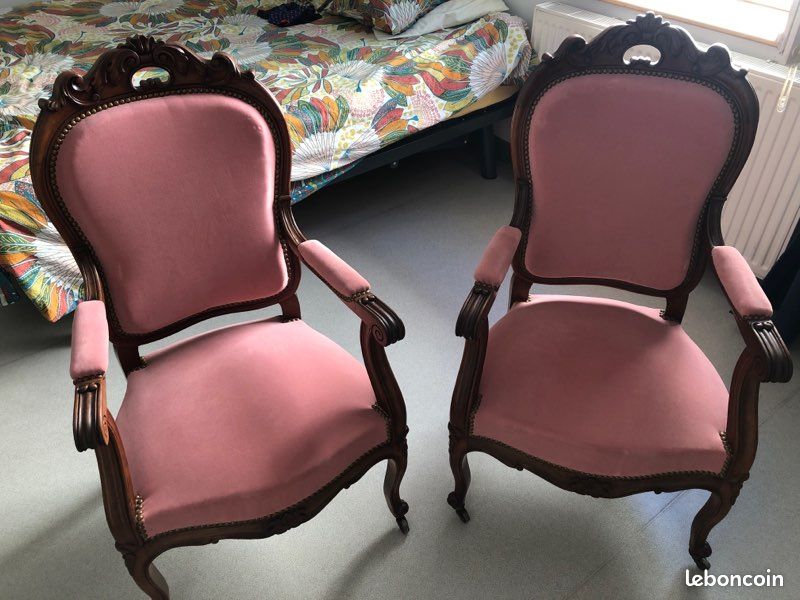 Deux Fauteuils Louis XV rose (image 1)