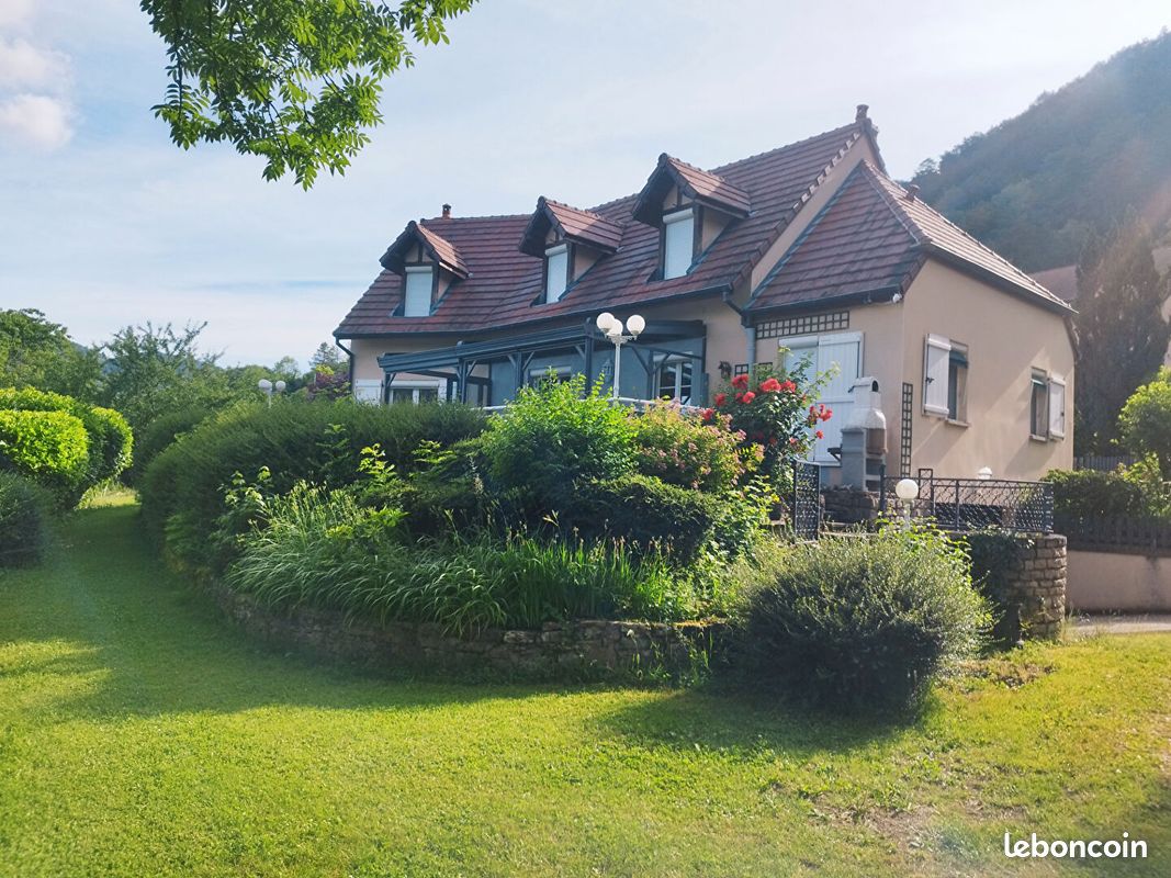 Maison 7 pièces 177 m² · à Salins-les-Bains · 177 m² · 369 000 €