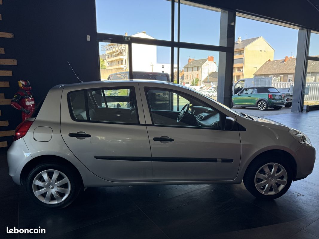 Renault CLIO III 1.2 16V 75CH 5P 30 800 KM 1 ERE MAIN PLB AUTO (image 8)