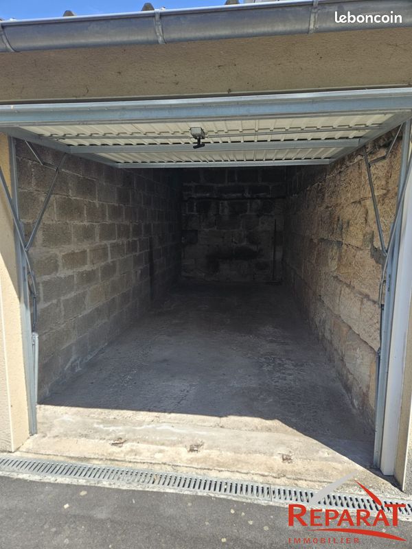 Parking 14 m² · à Brive-la-Gaillarde · 14 m² · 100 €/mois