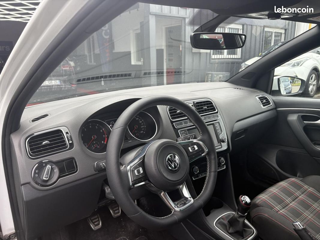 VOLKSWAGEN POLO 1.8 TSI 190 BLUEMOTION GTI ( toit ouvrant ) (image 6)