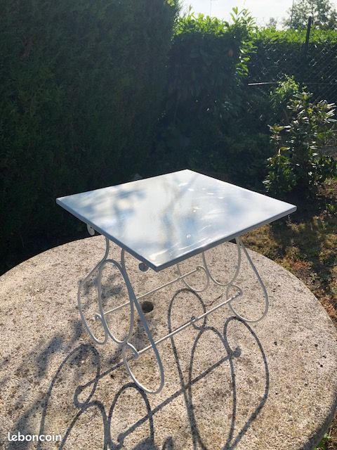 Petite table fer forgé romantique (image 3)