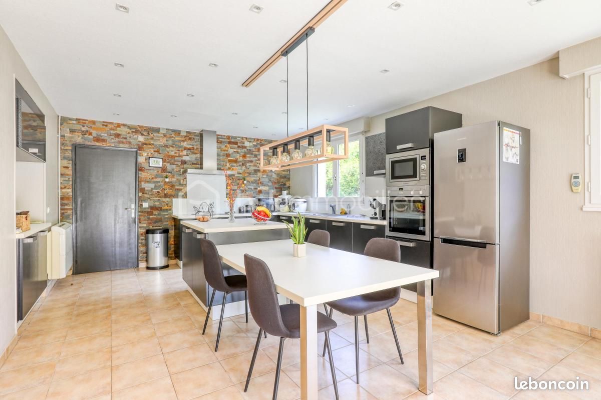 Maison 8 pièces 270 m² · à Mazé-Milon · 270 m² · 498 000 €