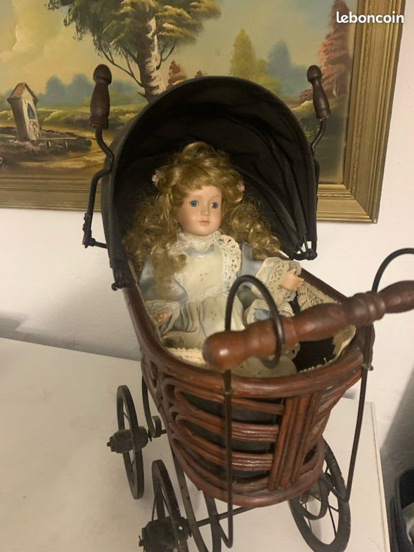 Ancien Landau De Poupée En Bois, Métal Et Dentelle – Avec Poupée Porcelaine