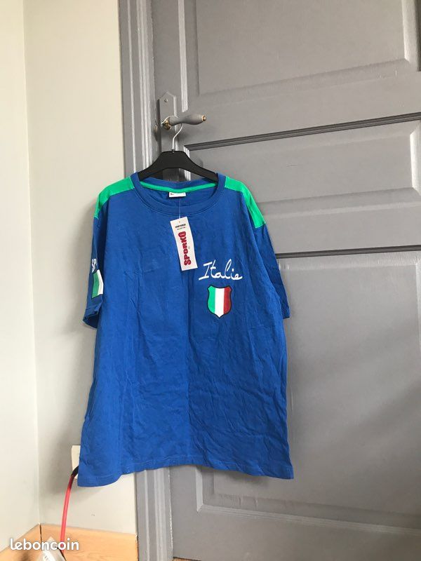 T-shirt (image 1)