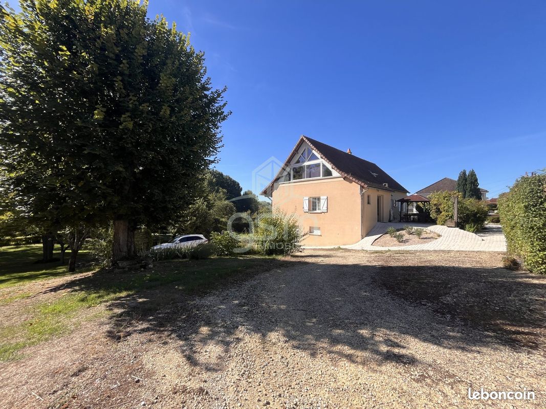 Maison 6 pièces 232 m² · à Saint-Épain · 232 m² · 315 000 €