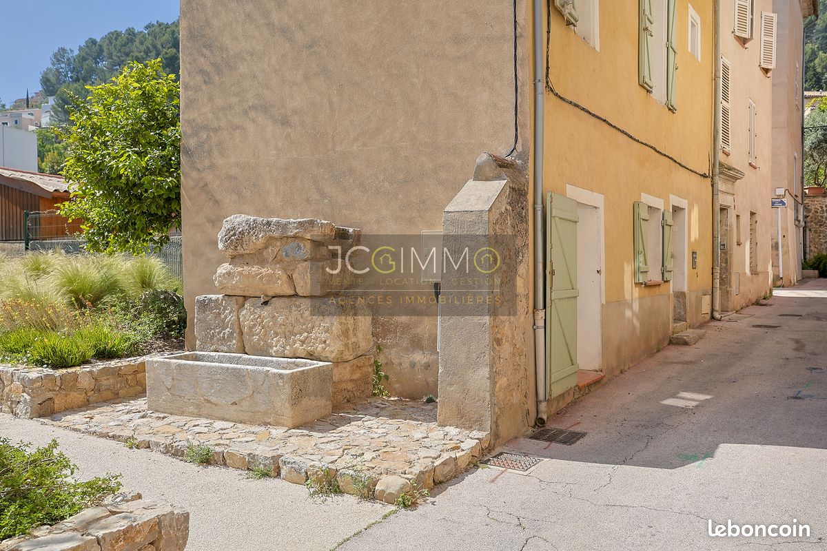 Maison 5 pièces 101 m² · à Solliès-Toucas · 101 m² · 229 000 €