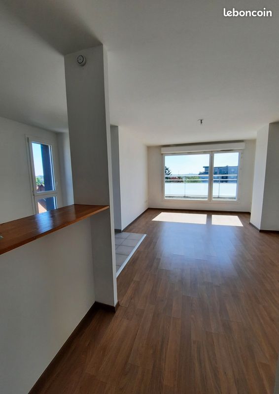 Appartement 3 pièces 68 m² · à Croix · 68 m² · 890 €