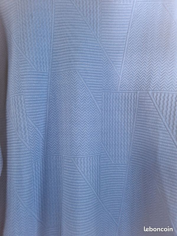 Pull bleu avec forme (image 3)