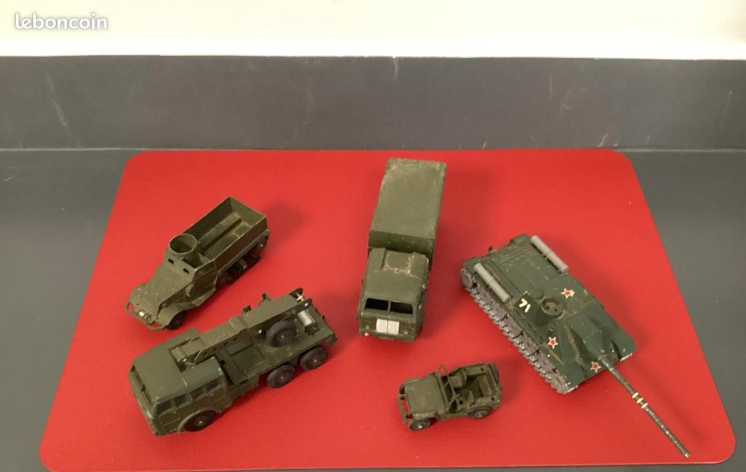 Lot Véhicules Militaires Dinky Toys & Solido – 1/43 – Collection Vintage