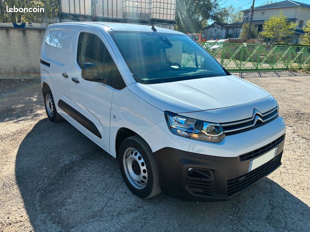Citroën Berlingo BLUEHDI 130 S&S EAT8 / 3 places (image 2)