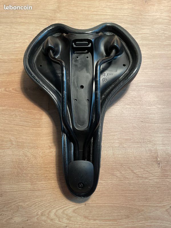Selle Vélo Anatomique Royal Gel Vacuum Light - SMP ROYALE ELLIPSE - Noire