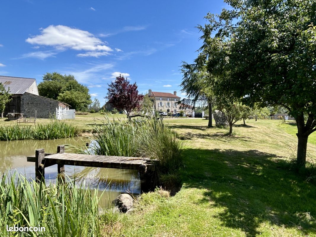 Maison 8 pièces 252 m² · à Oradour-Saint-Genest · 252 m² · 575 000 €