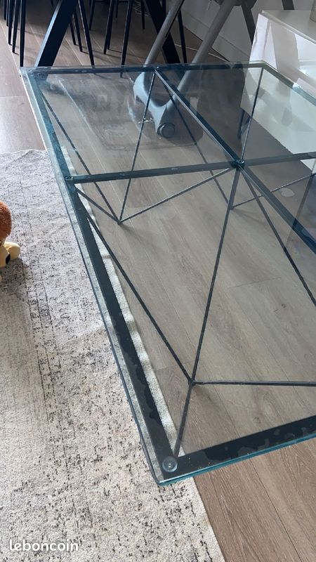 Table basse design en verre (image 1)