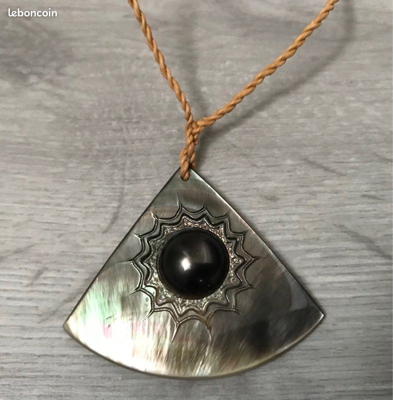 Collier Pendentif En Nacre Et Perle De Tahiti – Monture Cuir, Neuf Avec étiquettes