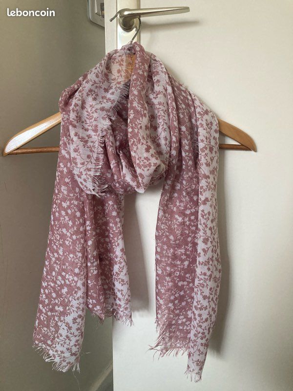 Echarpe / étole / foulard en laine (image 1)