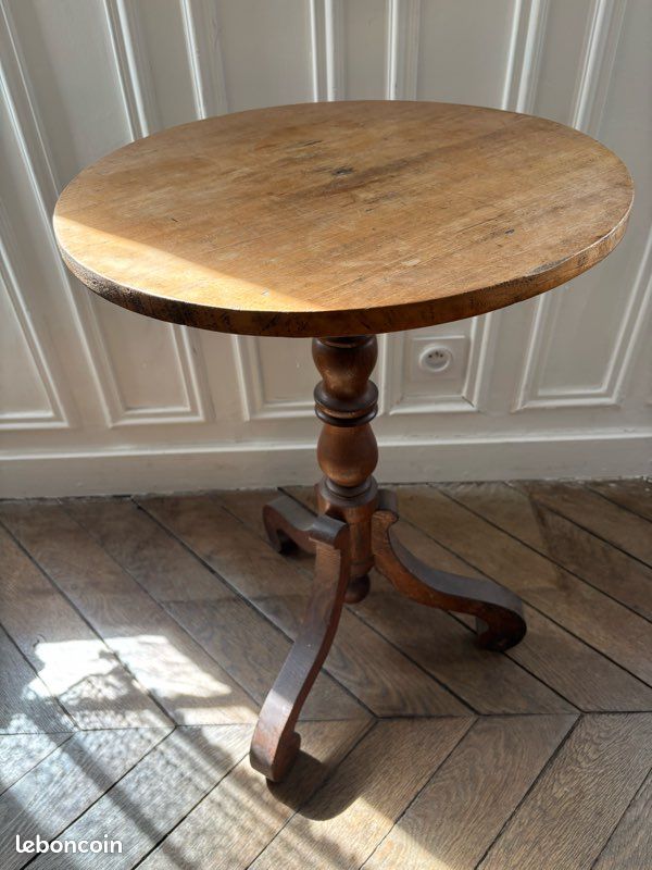 Guéridon / Table d’appoint en bois (image 1)