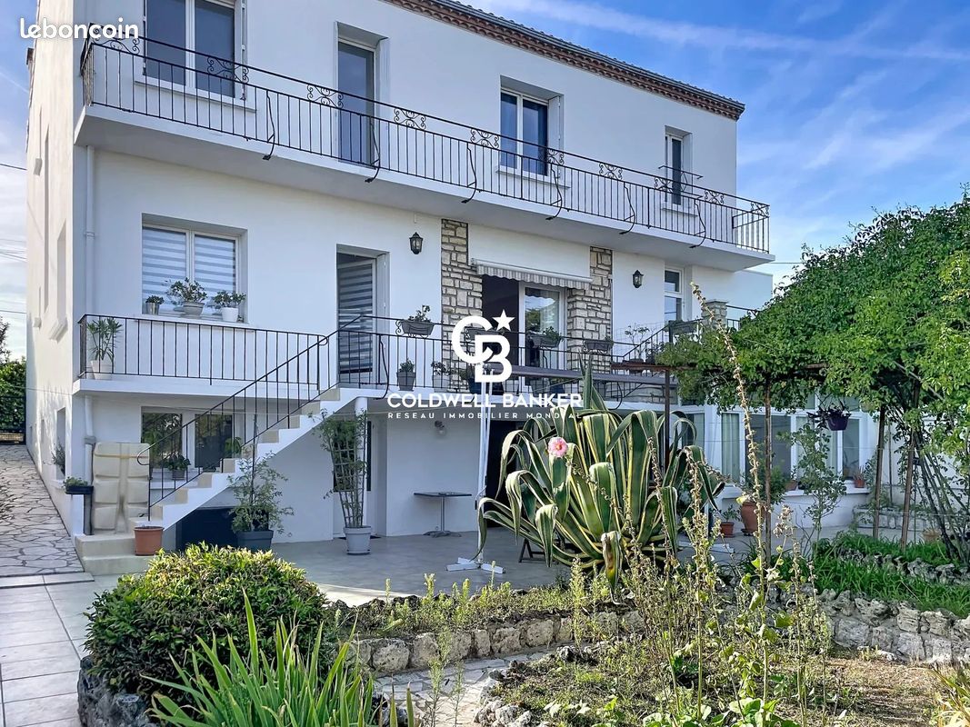 Maison 10 pièces 300 m² · à Saintes · 300 m² · 450 000 €