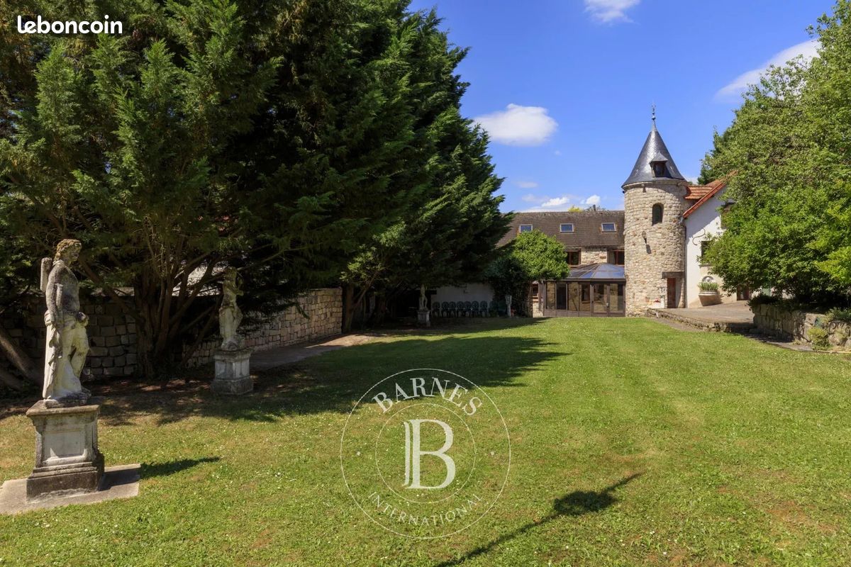 Maison 11 pièces 700 m² · à Linas · 700 m² · 2 625 000 €