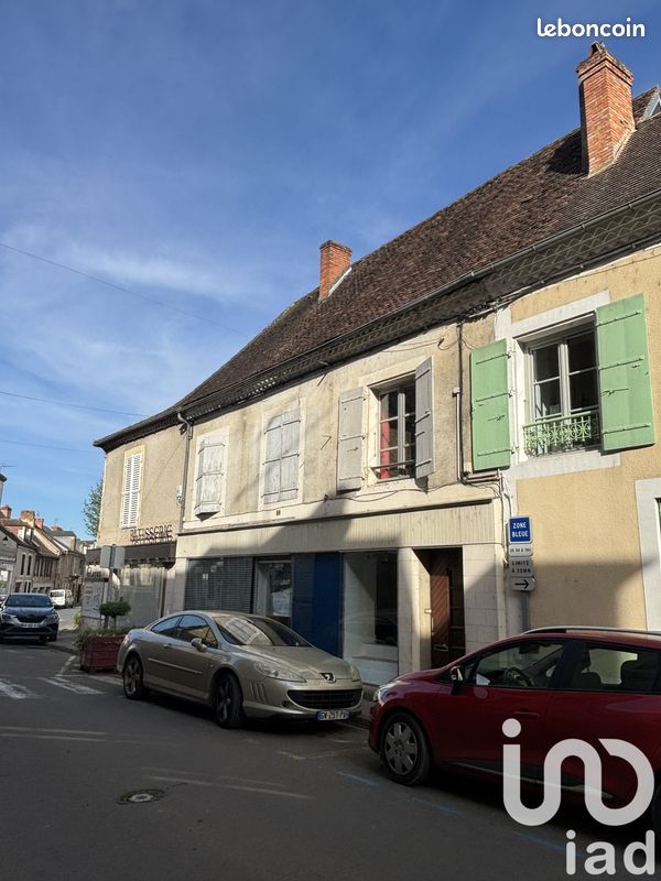 Immeuble 250 m² · à Excideuil · 250 m² · 83 000 €